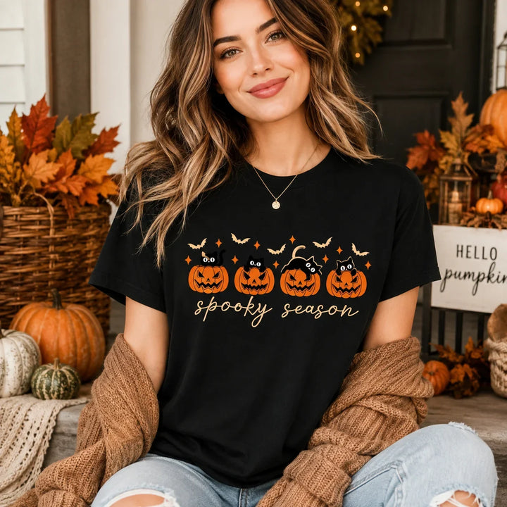 Women's Cute Halloween Cat & Pumpkin T-Shirt