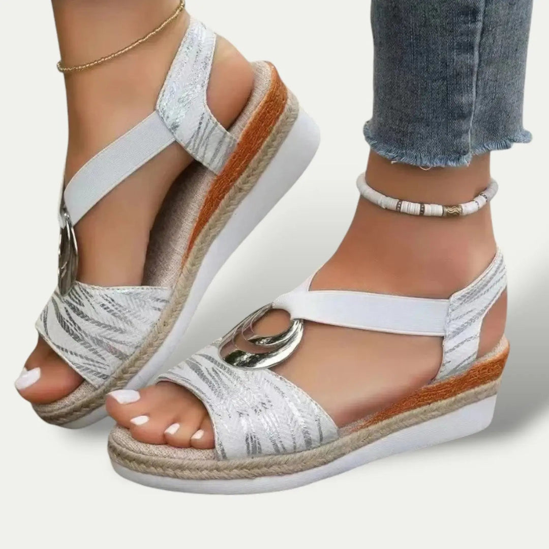 Women's Sandals Supportive Design With Low Heel